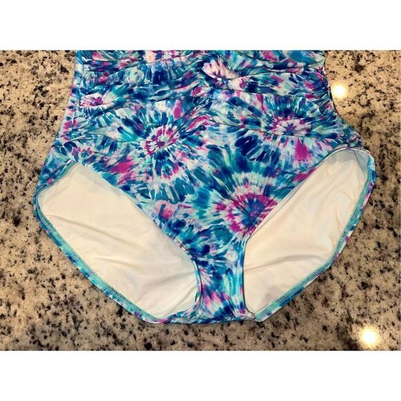 COCO REEF Contours Solitare V-Neck Underwire Tummy-Control One-Piece Swimsuit - Picture 6 of 9